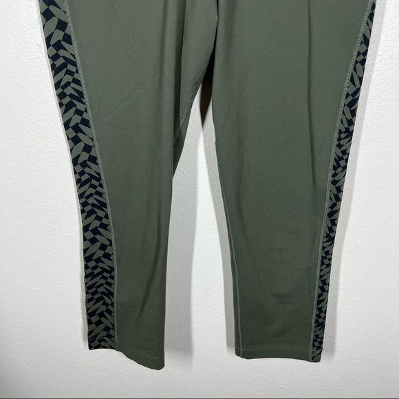Nike Dri Fit Women’s Olive Green Compression Crop Workout Leggings Size XS - Picture 3 of 8